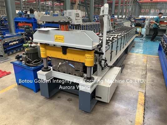 Kaliteli Metal Çatı Sırtı Kapatma Rulo Şekillendirme Makinesi Çatı Sırtı Kapağı Kiremit Yapma Makinesi