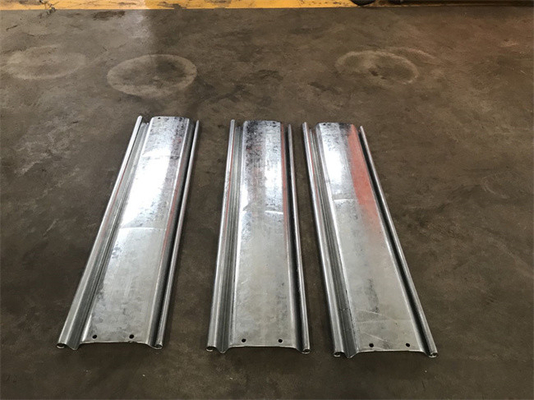 Alüminyum Kepenk Kapı Haddeleme Makinesi 380V 50Hz Yüksek Dereceli No.45 Dövme