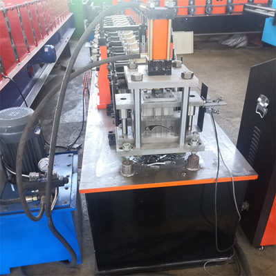 Galvanizli Çelik Kepenk Kapı Şekillendirme Makinesi Hidrolik Kesim
