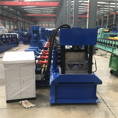 Şanzıman W Şekilli Otoyol Korkuluk Şekillendirme Makinesi 380V Yol İçin