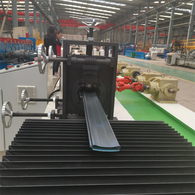 7.5kw Kepenk Kapı Rulo Şekillendirme Makinesi PU Panjur Kapı Yapma Makinesi